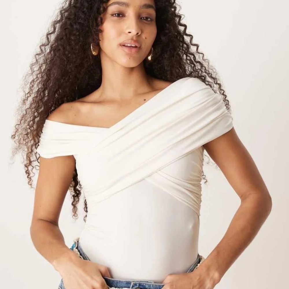 Abercrombie & Fitch Off-Shoulder Cream Bodysuit